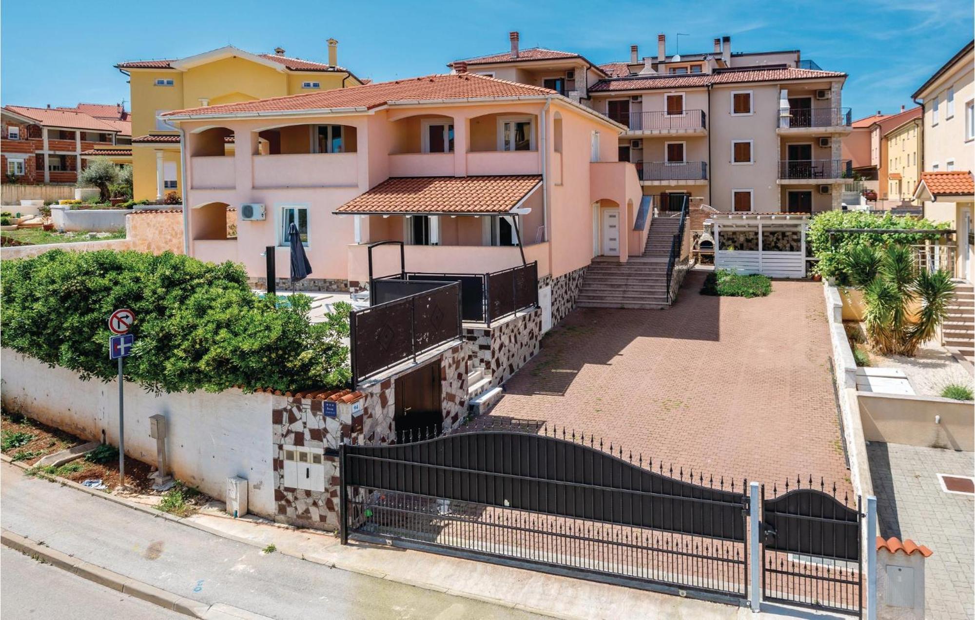 7 Bedroom Stunning Home In Ližnjan Exterior foto